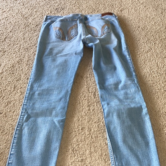 Light Washed Ripped Jeans - Picture 3 of 4